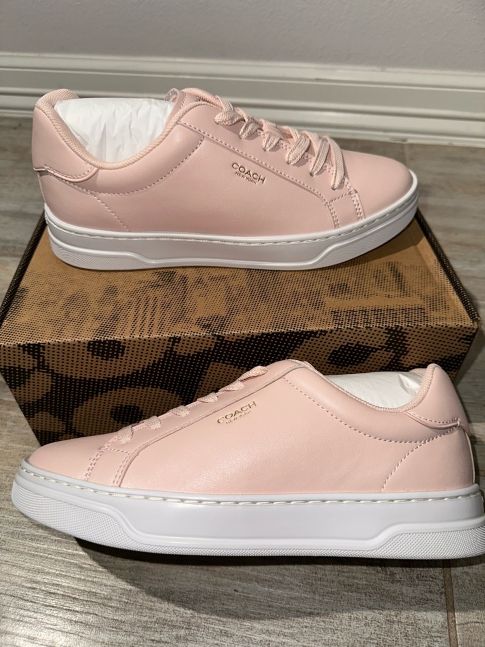 COACH Women's Blush Pink Leather Low-Top Sneakers 💗